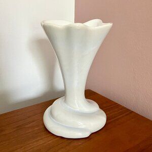 Vintage 1980's Beauceware Spiral Vase Canada Beauce Québec White Light Blue